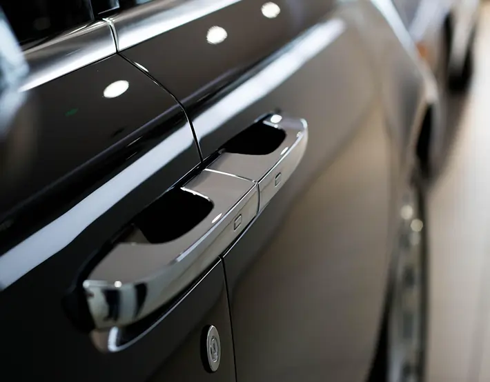 Serrure de portière de voiture représentant l’ouverture de véhicules et la serrurerie